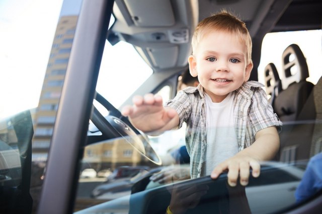 Šta ako ostavite dete u toplom automobilu? Doktorka objasnila za B92.net